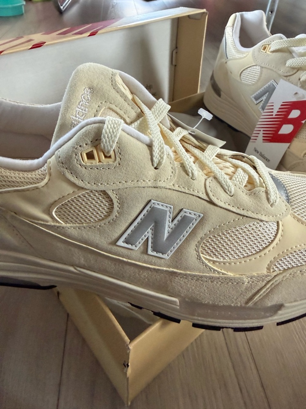New Balance Cream/Gray 992 Men's Sneakers - Picture 3 of 4